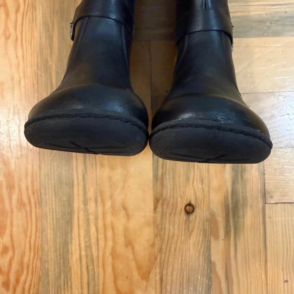 Clarks Black Tall Leather Boots Women Size‎ 7